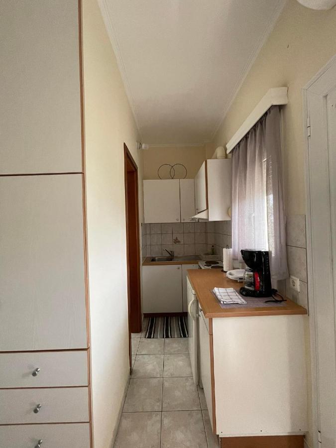 Flo'S Apartment Meszolóngi Kültér fotó